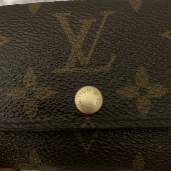 LOUIS VUITTON Monogram Multiple Key Holder - Picture 4 of 13